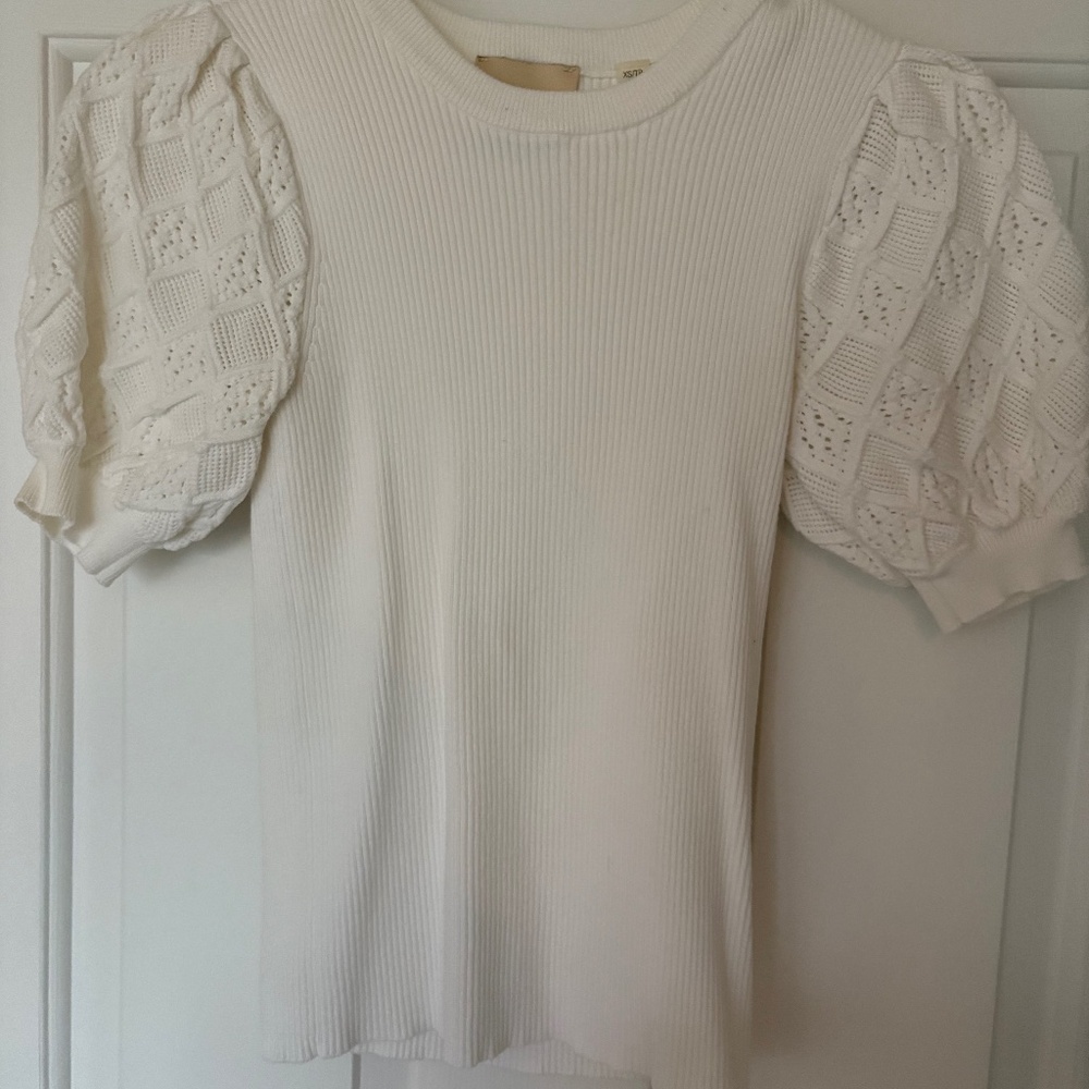 White top with designed puffy sleeves